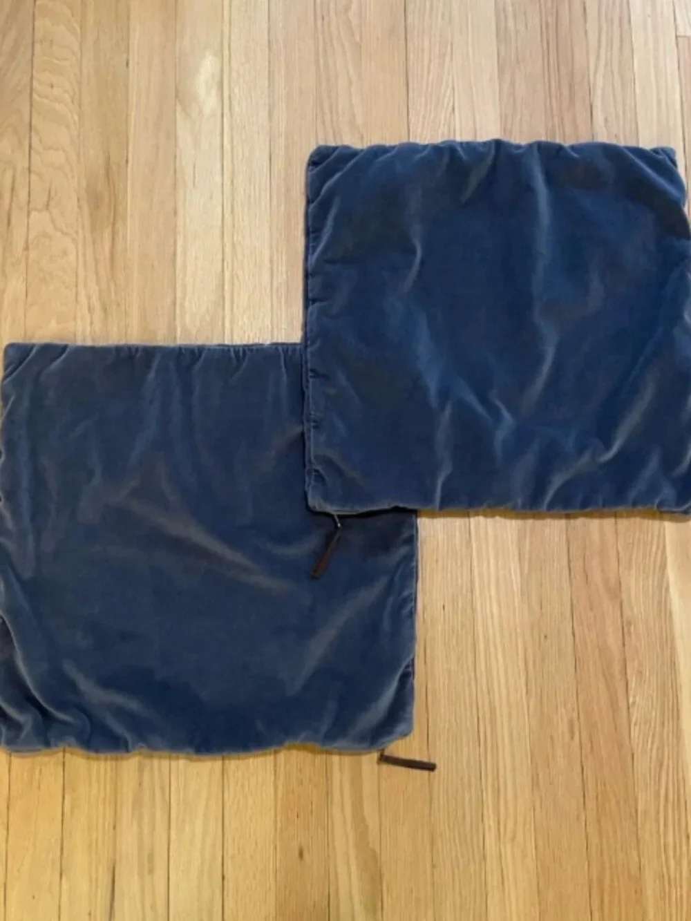 POTTERY BARN Everywhere Velvet navy blue pillow cover, 20 x 20, LN